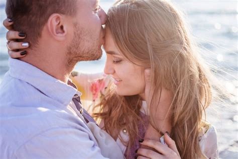 Poljubljanje, če je dobra kemija Spolna masaža Pendembu